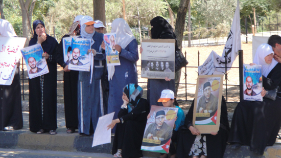 اعتصام لأهالي الأسرى أمام الديوان الملكي ( صور )